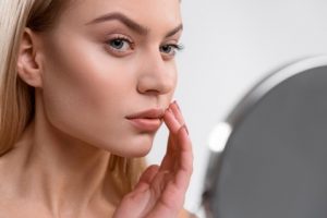 Skóra w okolicach ust – jak zadbać o jej piękny wygląd?